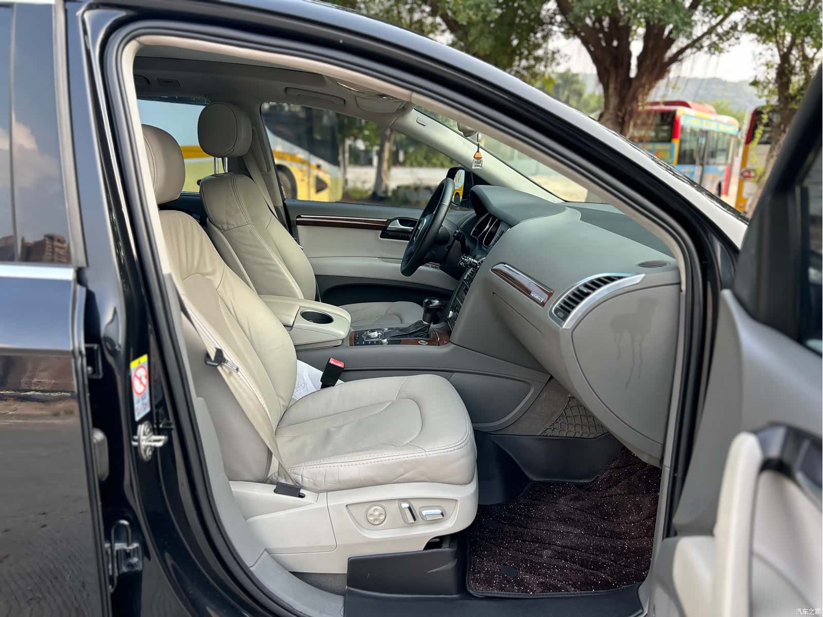 Audi Q7, 2011 37