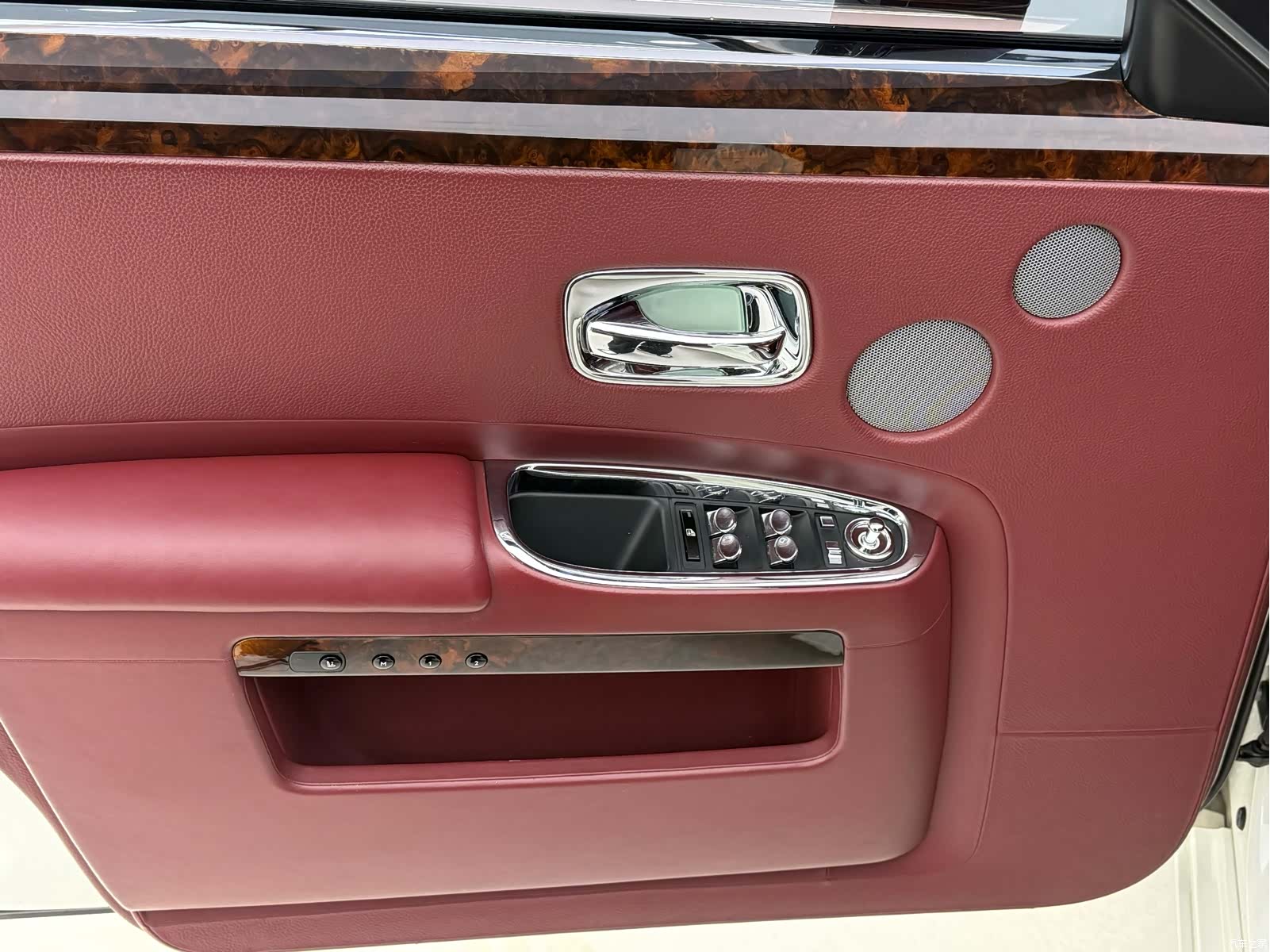 Rolls-Royce Ghost, 2011 10
