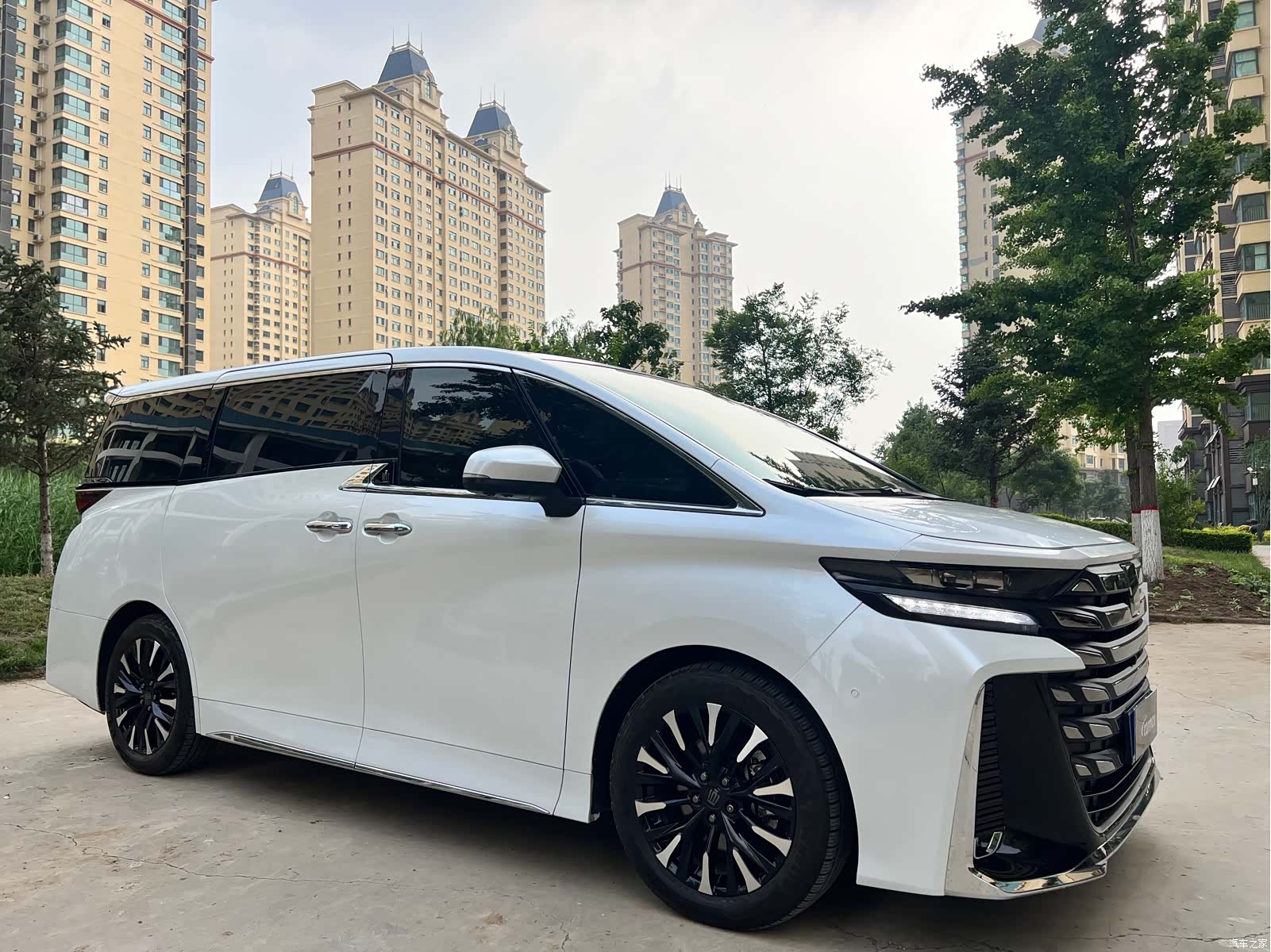 Toyota Vellfire, 2025 2