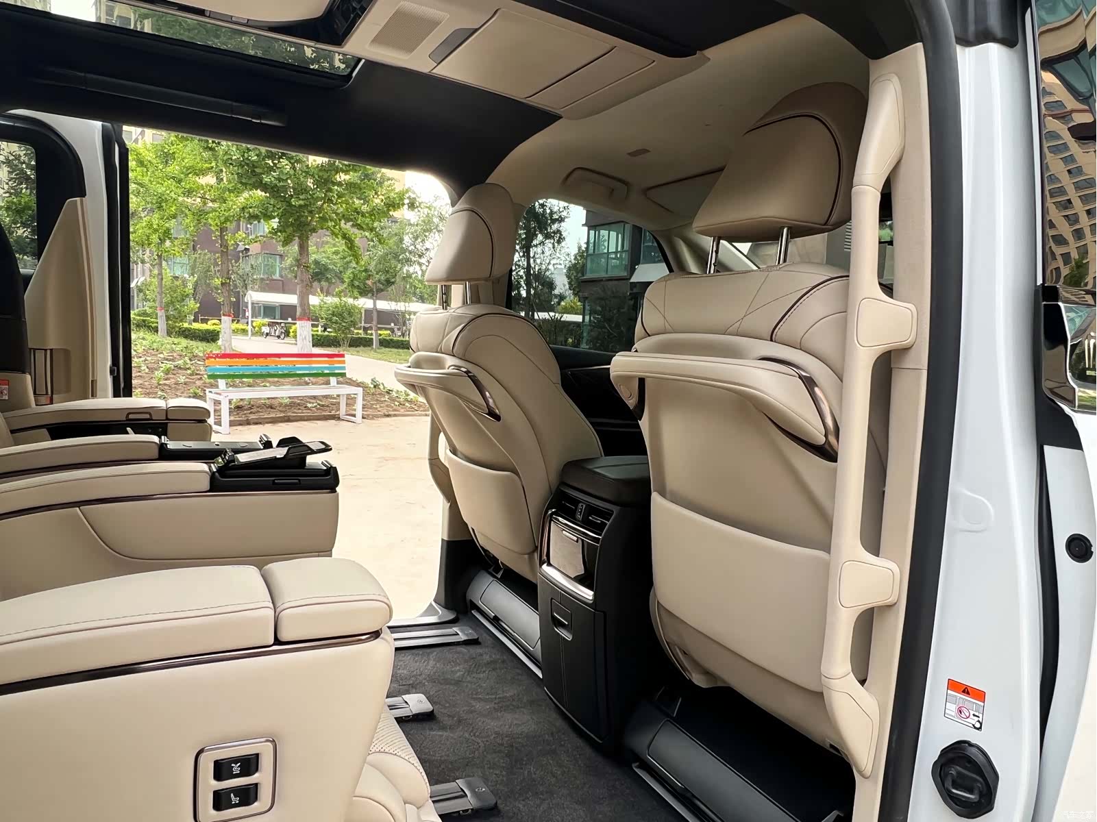 Toyota Vellfire, 2025 11