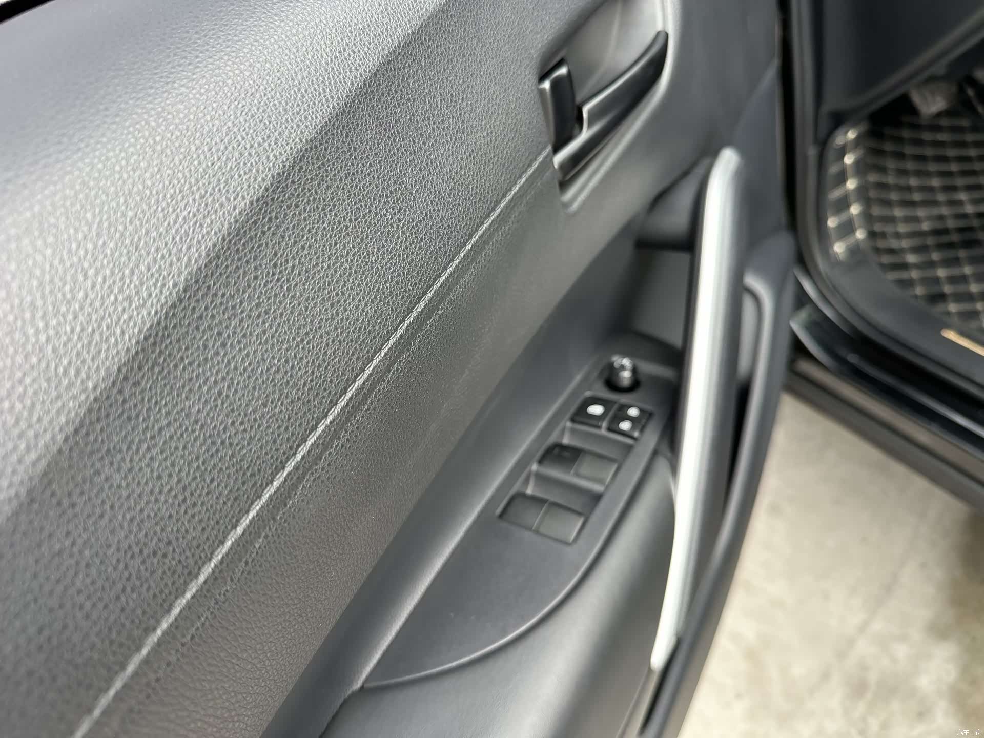 Toyota Frontlander, 2023 11