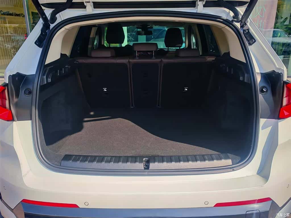 BMW iX1, 2025 12