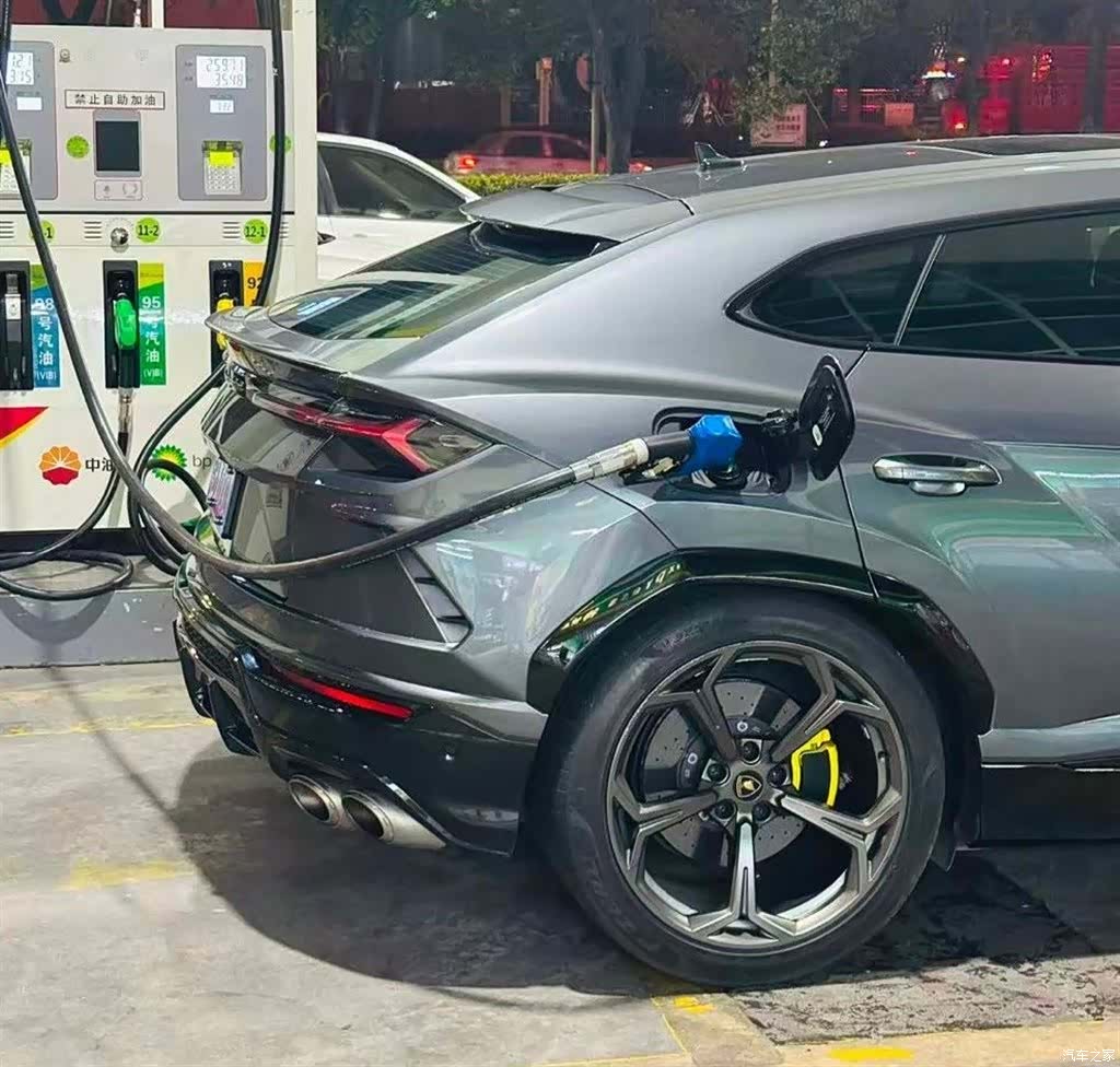 Lamborghini Urus, 2019 3