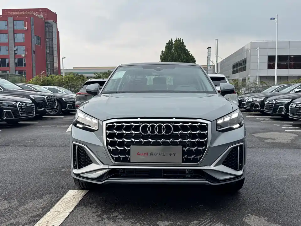 Audi Q2L