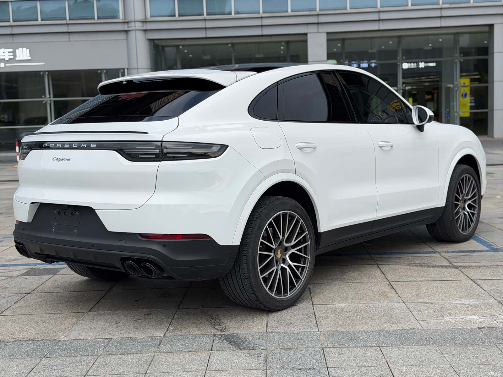 Porsche Cayenne, 2022 все фото