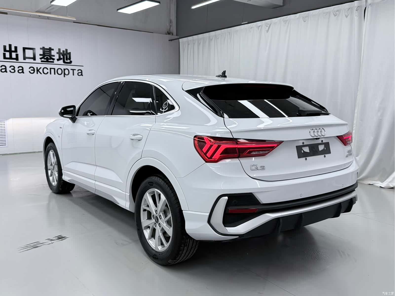 Audi Q3, 2022 4
