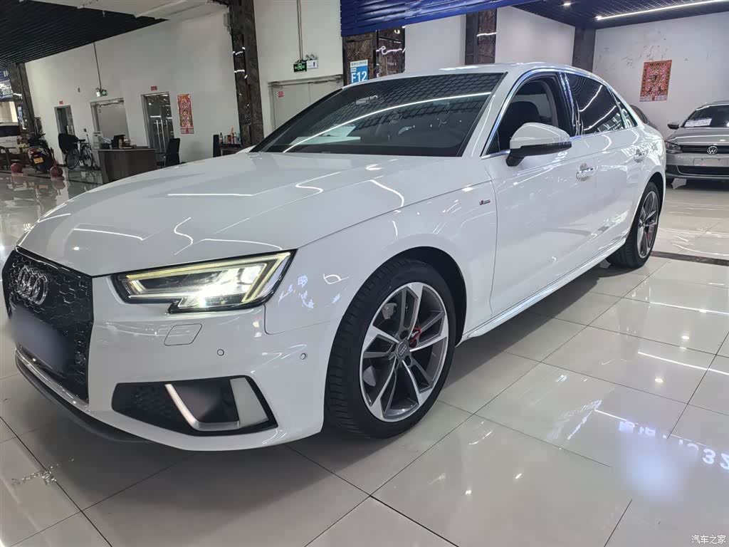 Audi A4L, 2019 все фото