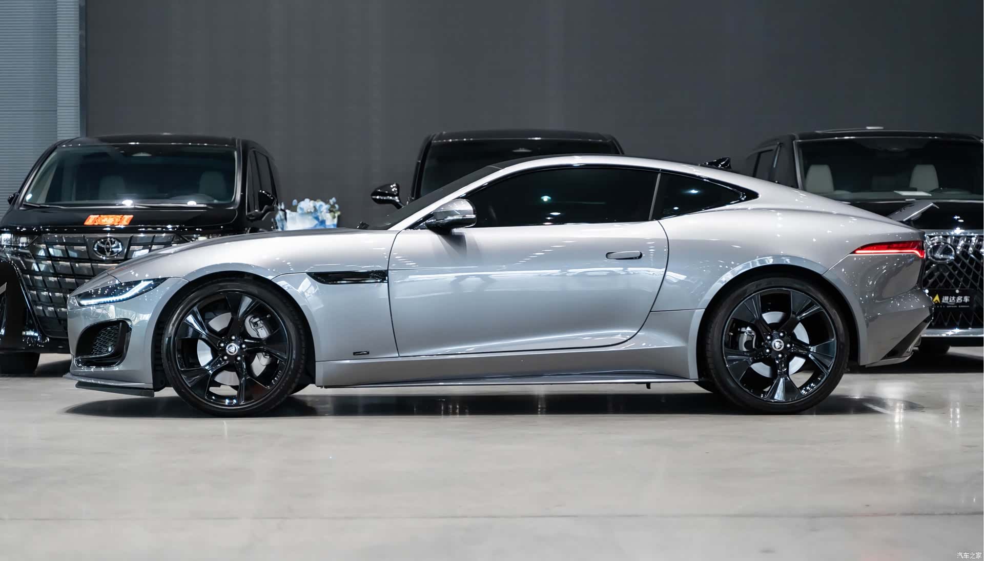 Jaguar F-TYPE, 2024 4