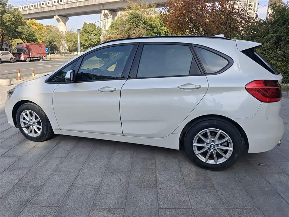 BMW 2 series station wagon
