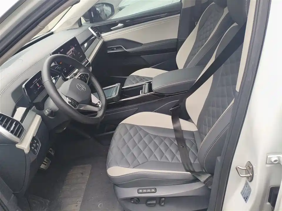 Volkswagen ID.6 CROZZ