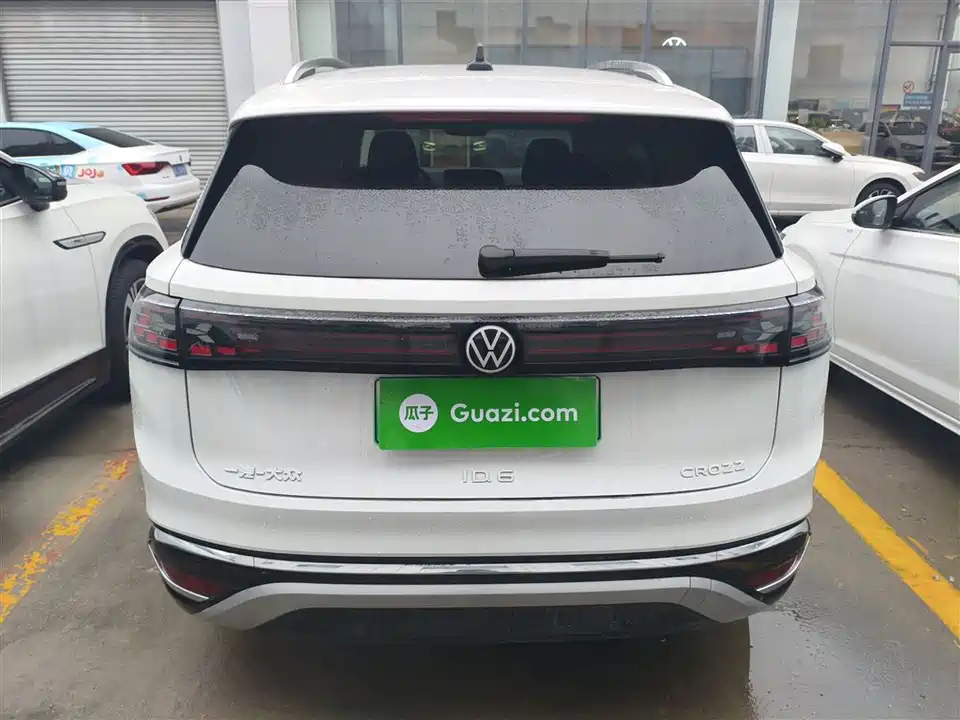 Volkswagen ID.6 CROZZ