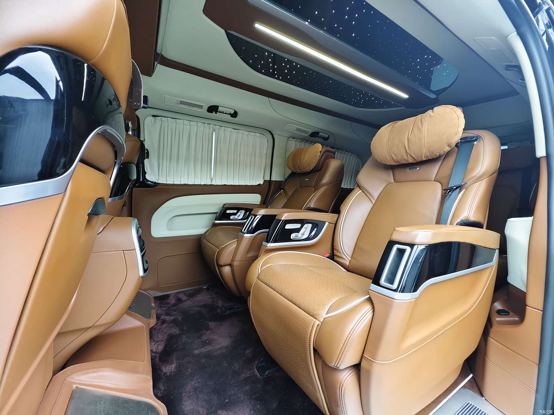 Mercedes-Benz 7, 2023 16
