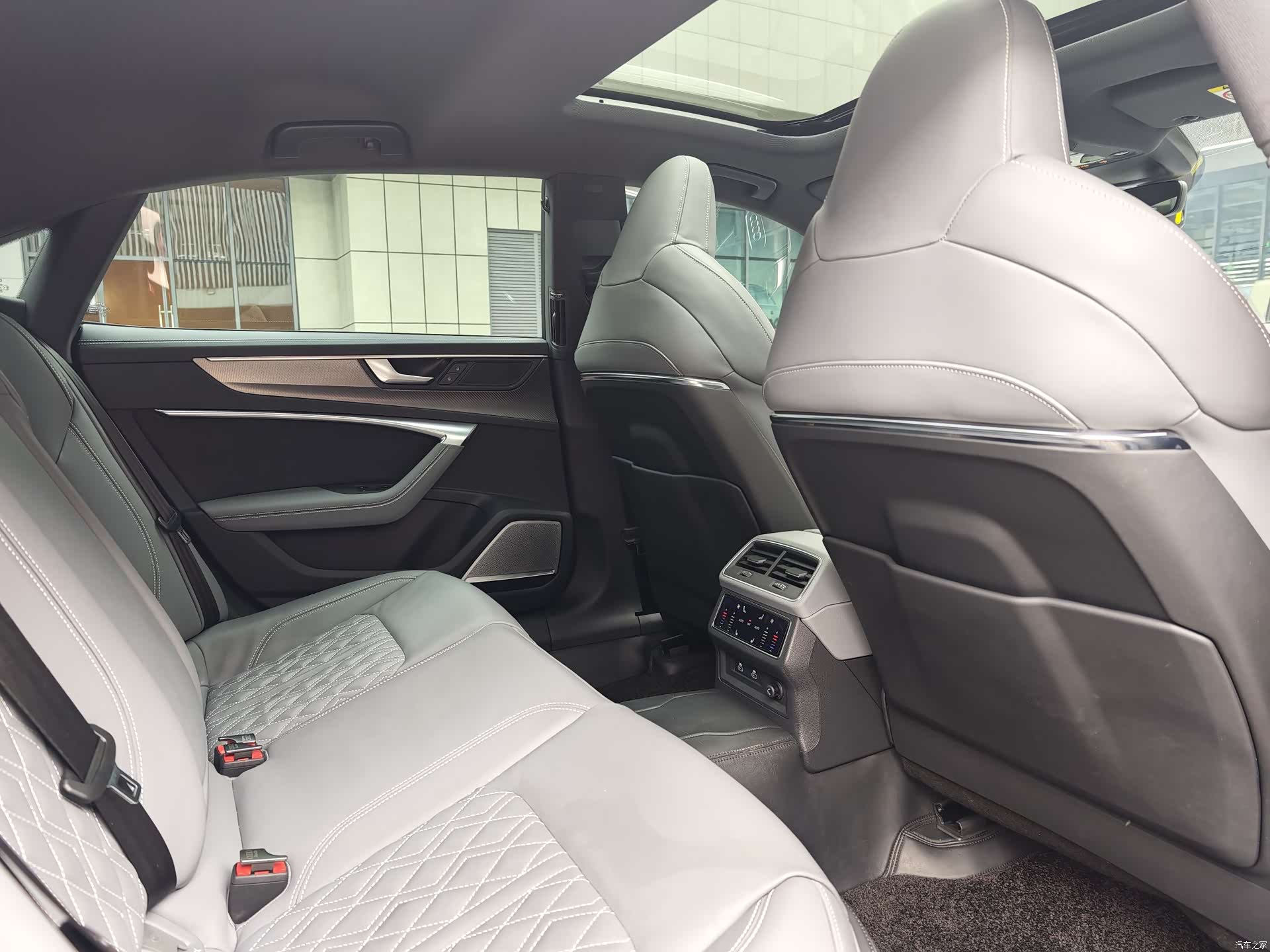 Audi A7L, 2024 17