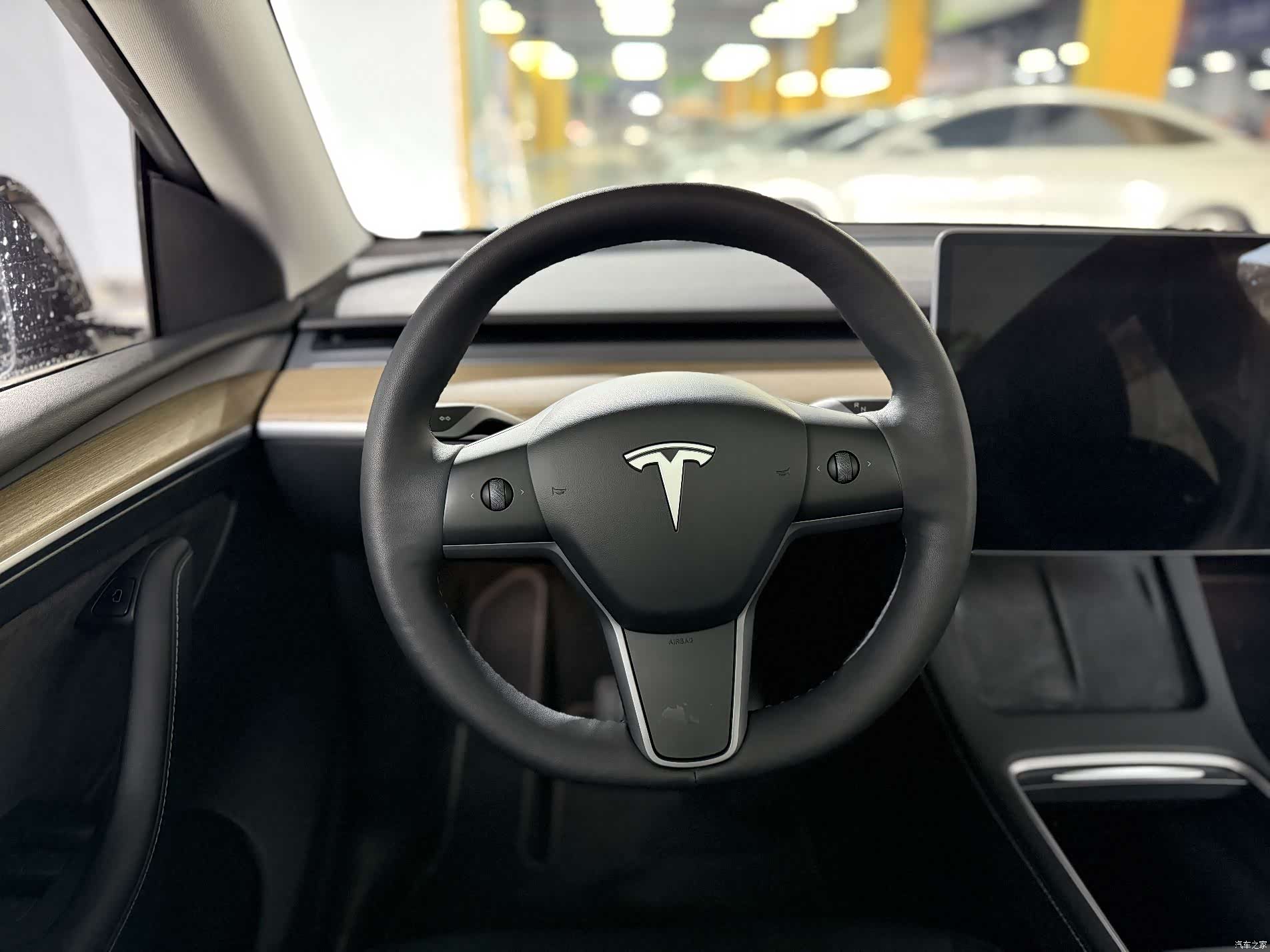 Tesla Model Y, 2023 17
