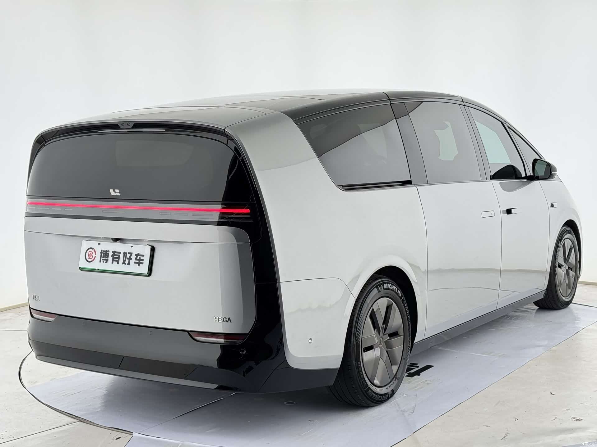 Li Auto MEGA, 2024 13