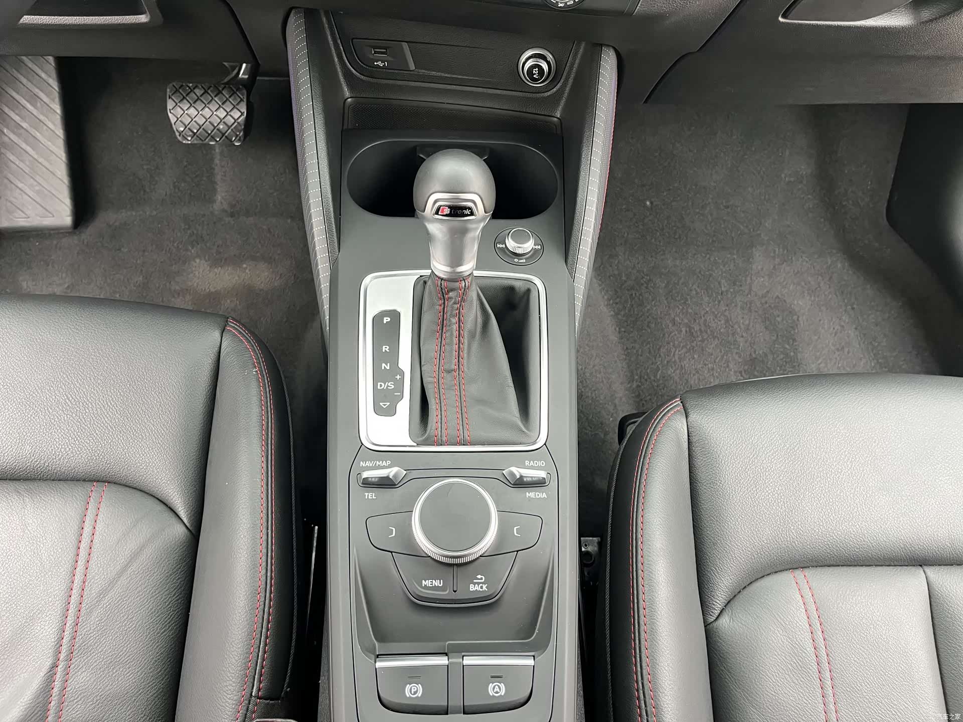 Audi Q2L, 2024 11