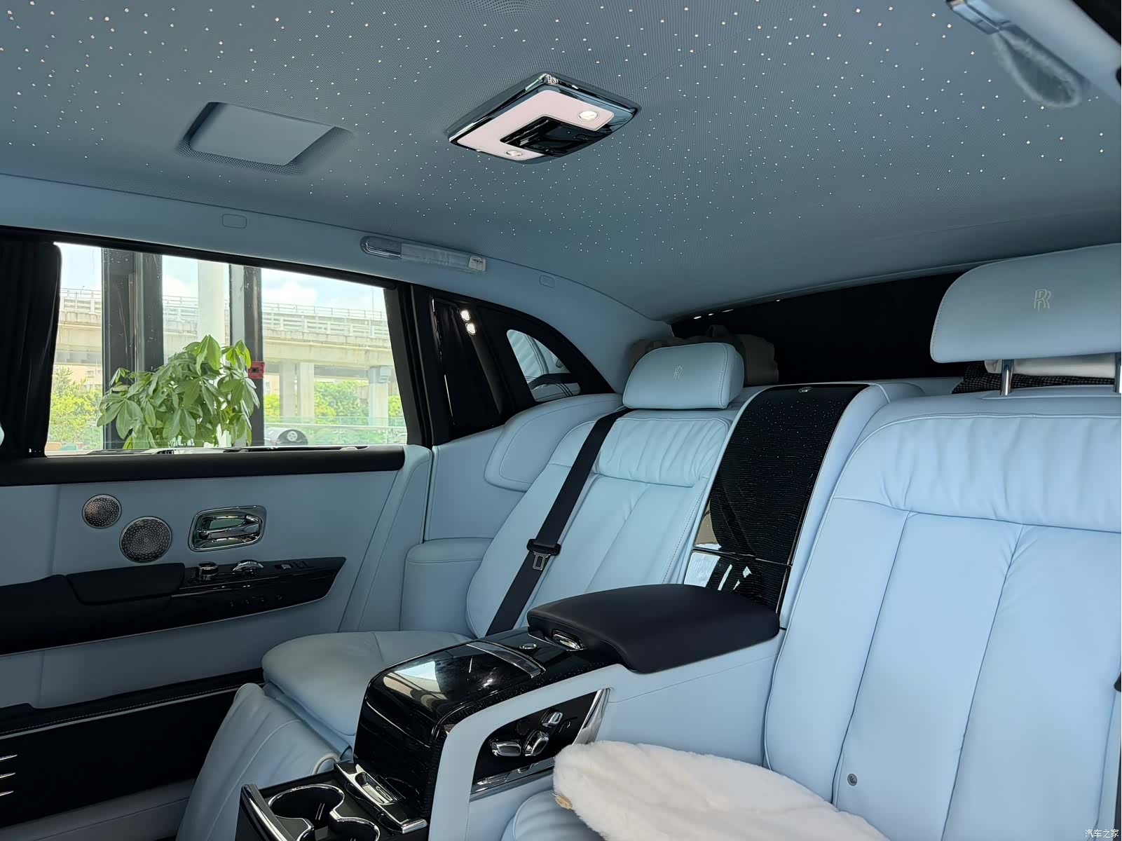 Rolls-Royce Phantom, 2024 10