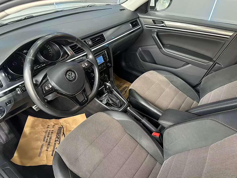 Volkswagen C-TREK Wei Collar