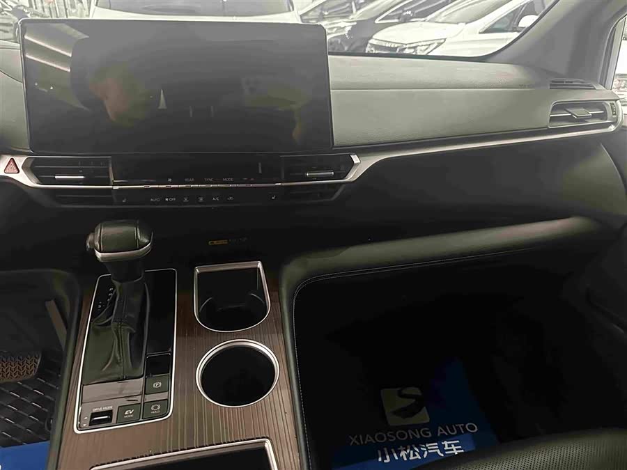 Toyota Granvia 2024, фото 10