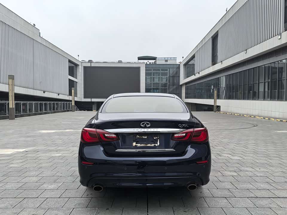 Infiniti Q70