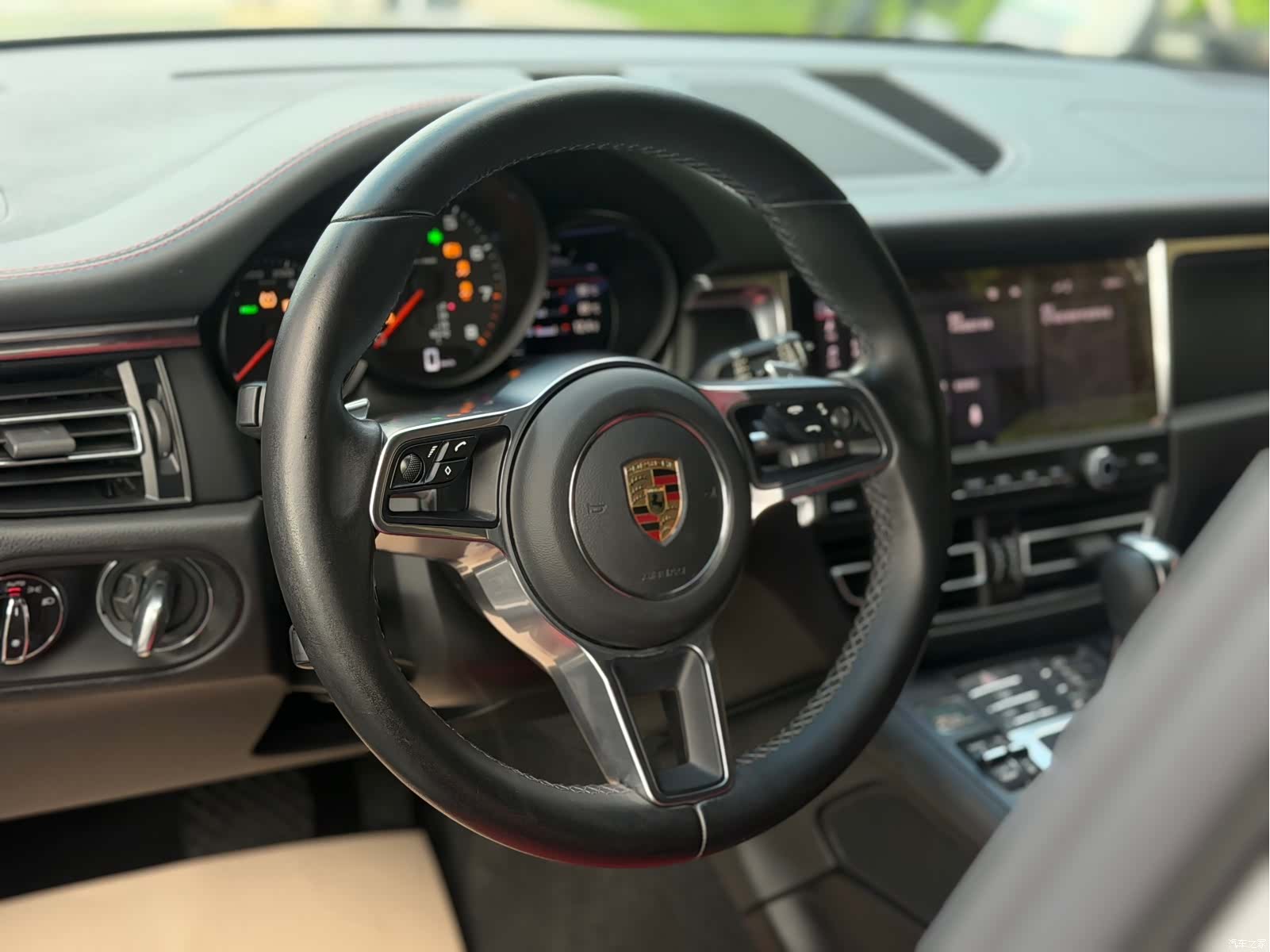 Porsche Macan, 2022 6
