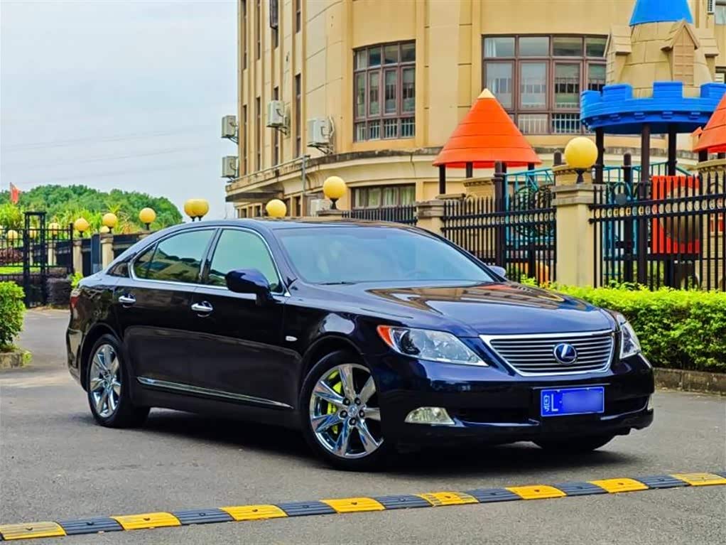 Lexus LS