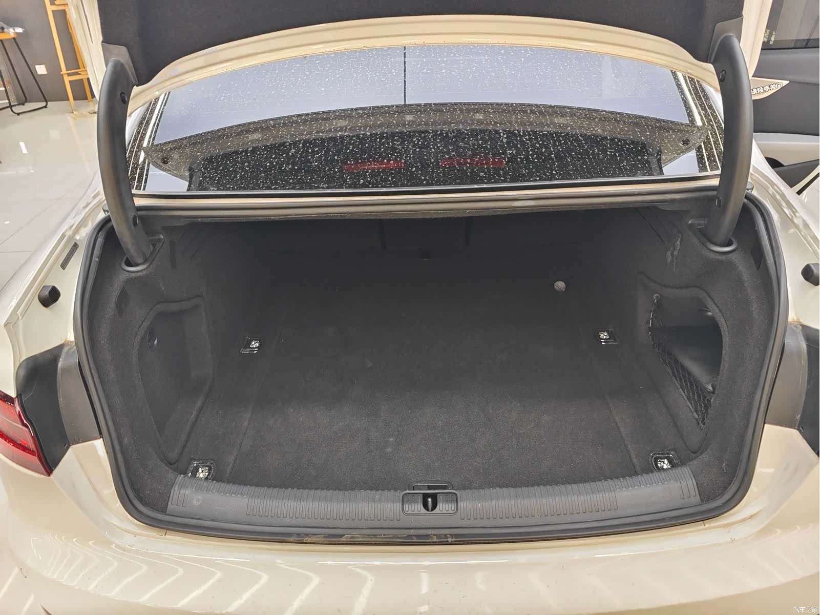 Audi A4L, 2019 15