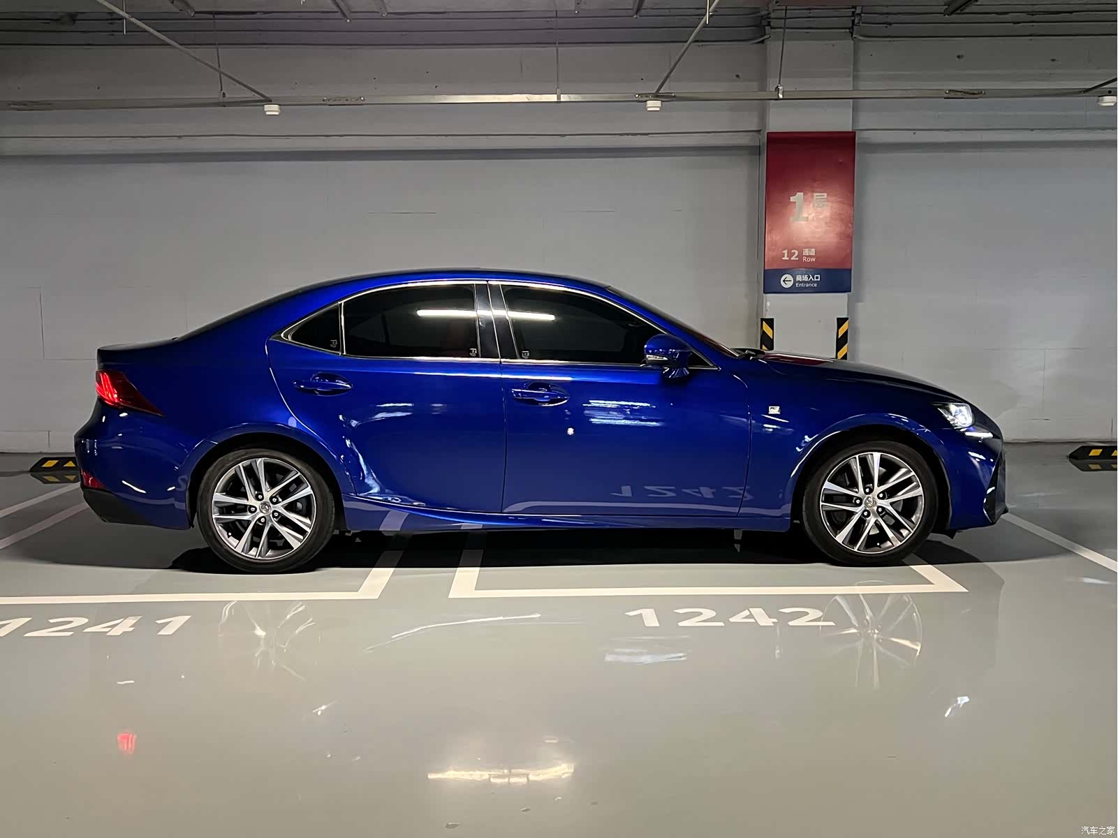 Lexus IS, 2018 все фото