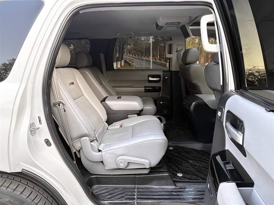 Toyota Sequoia