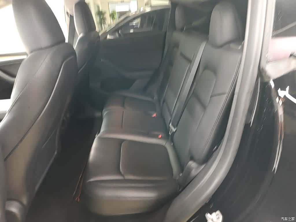 Tesla Model Y, 2023 17