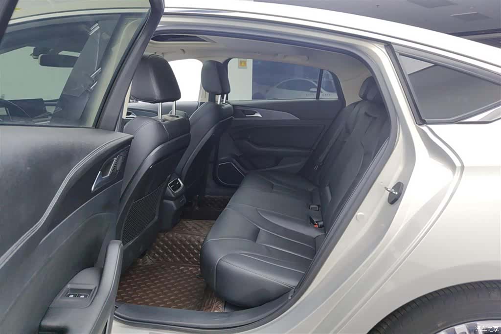Hongqi H5, 2022 11