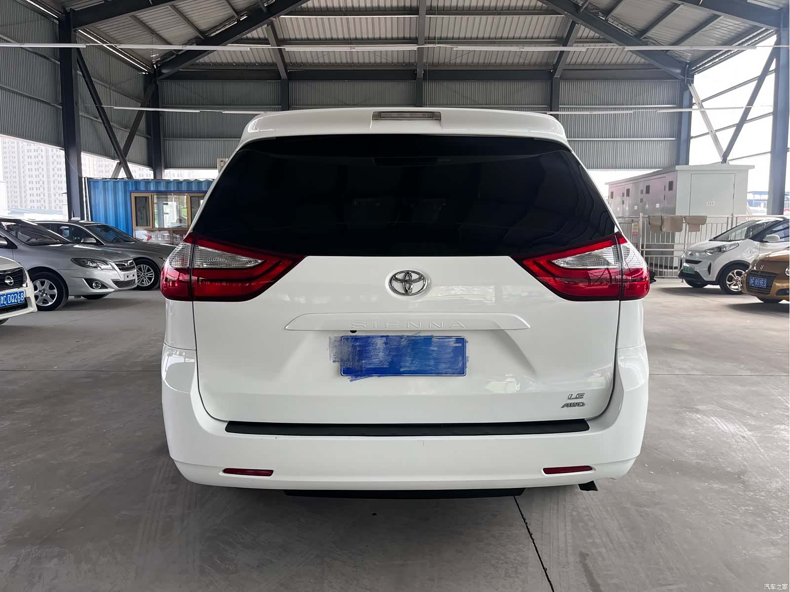 Toyota Sienna, 2017 все фото