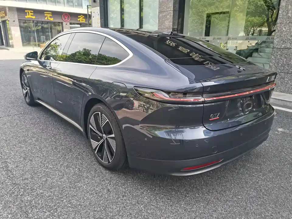 NIO ET7