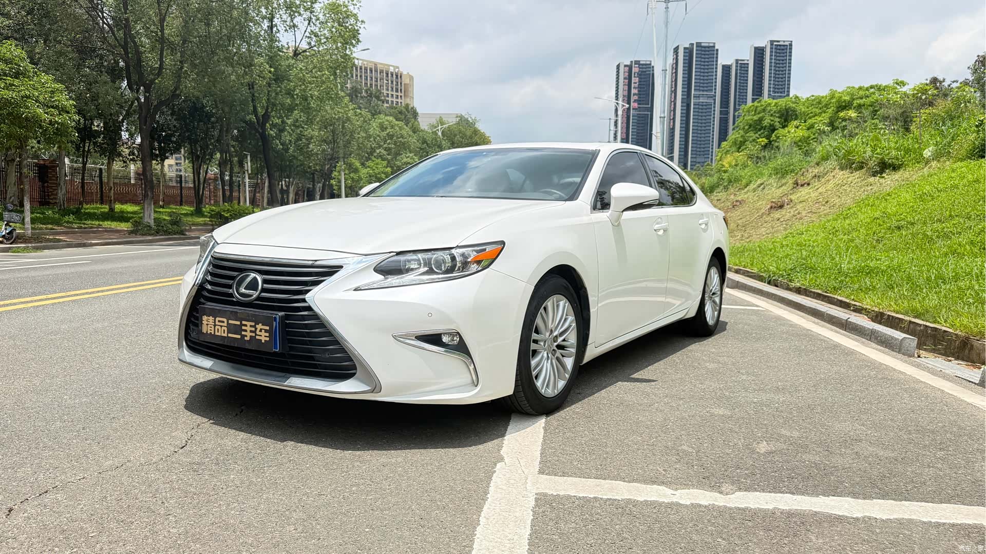 Lexus ES, 2016 1