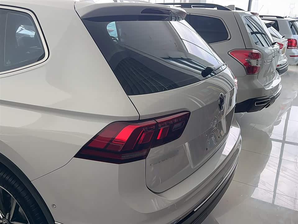 Volkswagen Tiguan L