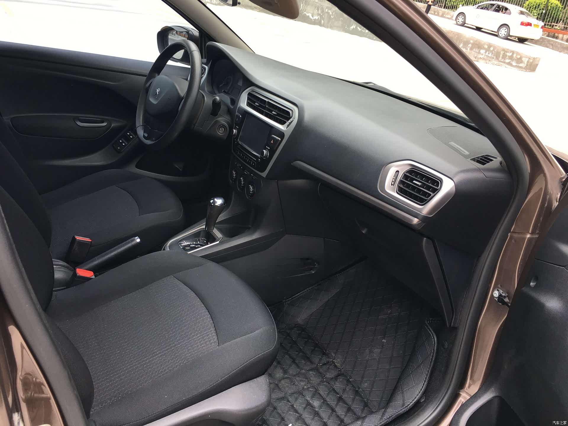 Peugeot 301, 2015 6