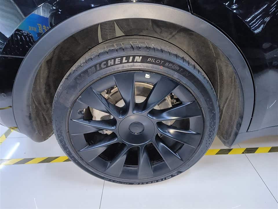 Tesla Model Y Tesla Model Y