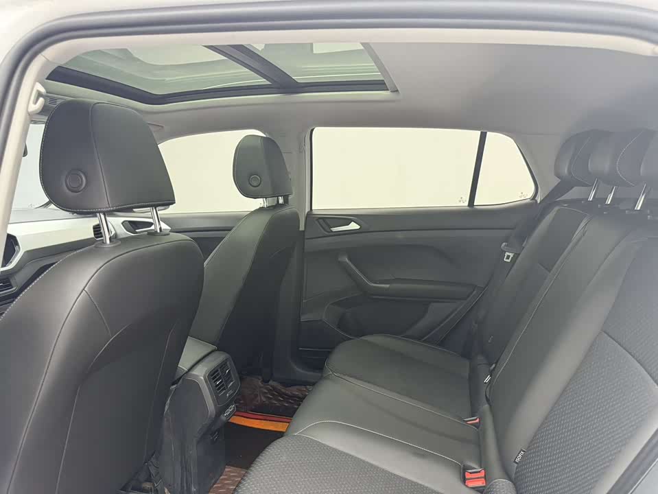 Volkswagen Exploring the shadow