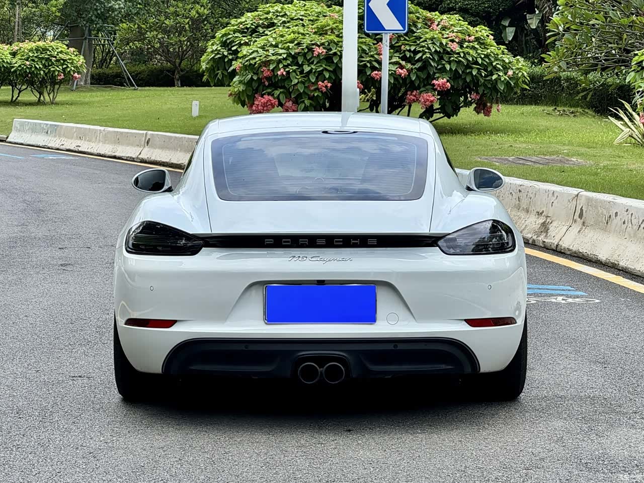 Porsche Cayman, 2022 11
