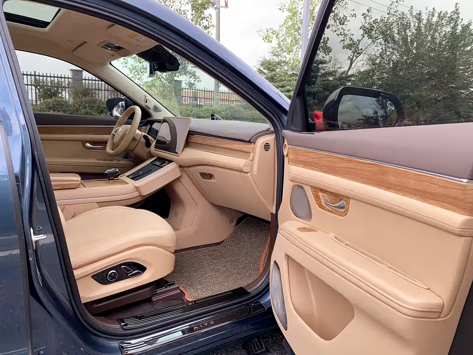 AITO Ask the world M7