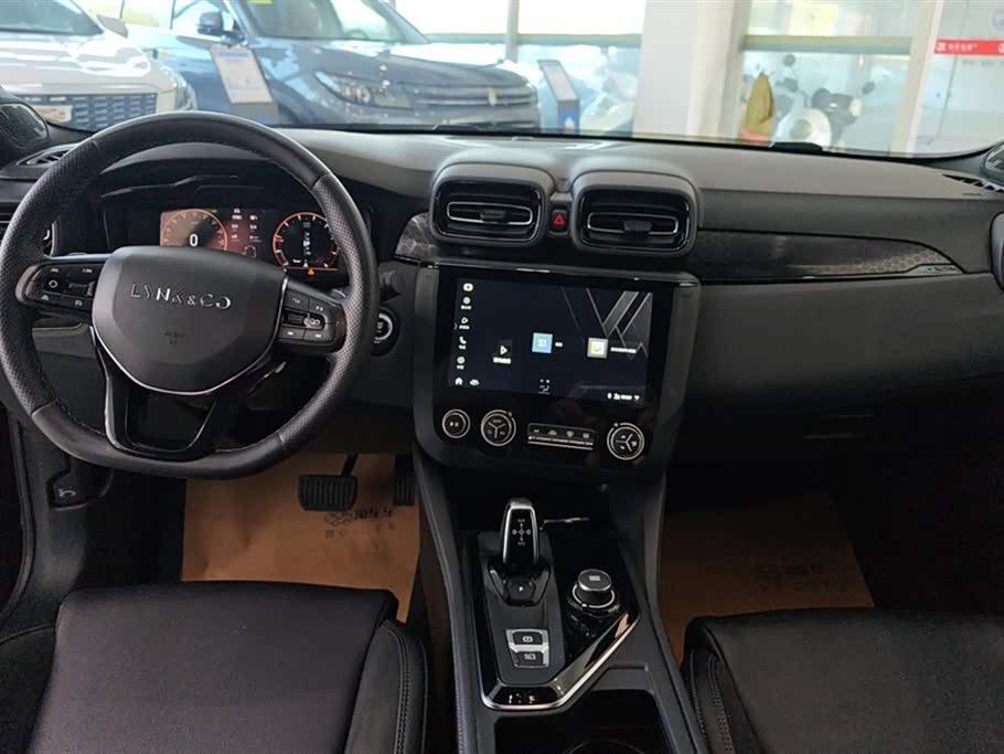 Lynk & Co 03