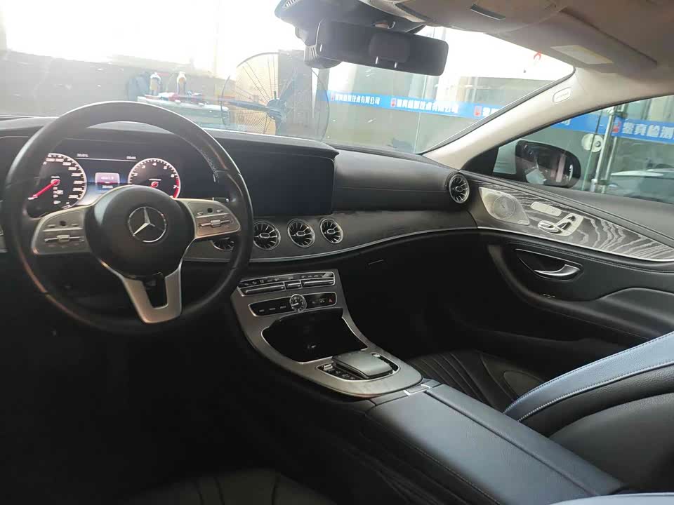 Mercedes-Benz CLS Mercedes-Benz CLS