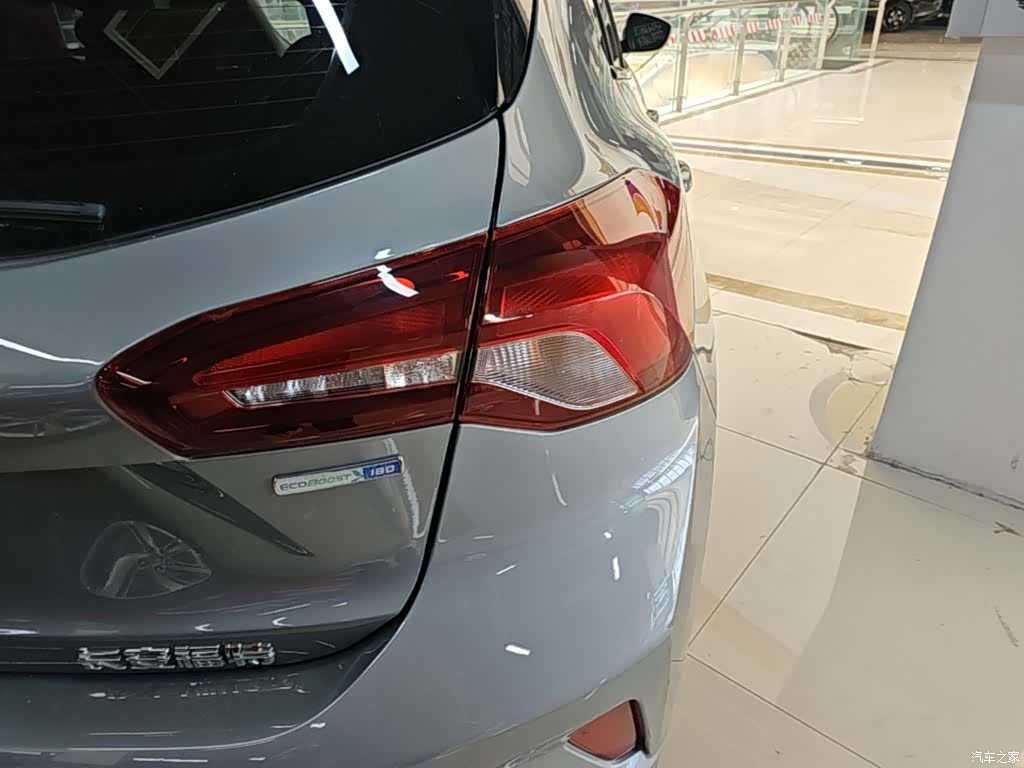 Ford Focus, 2022 8