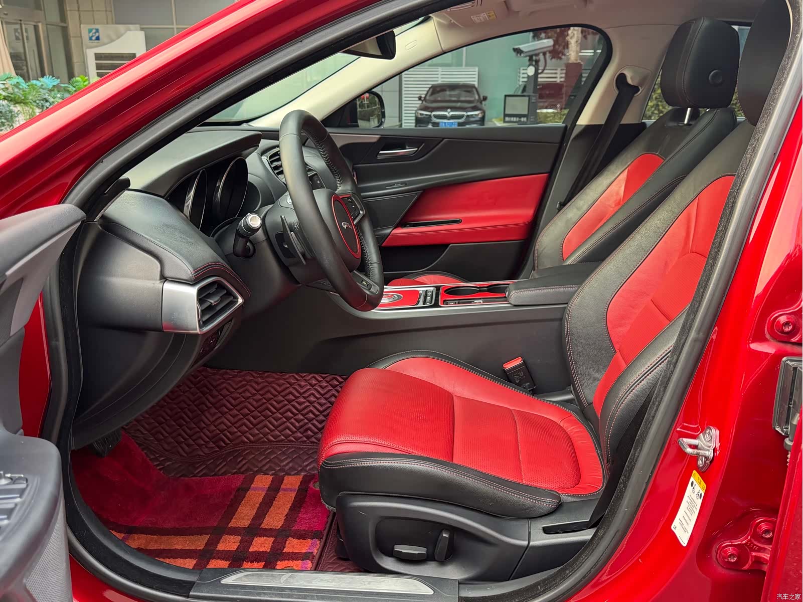 Jaguar XE, 2016 10
