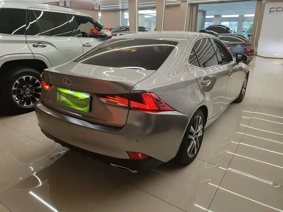 Lexus IS