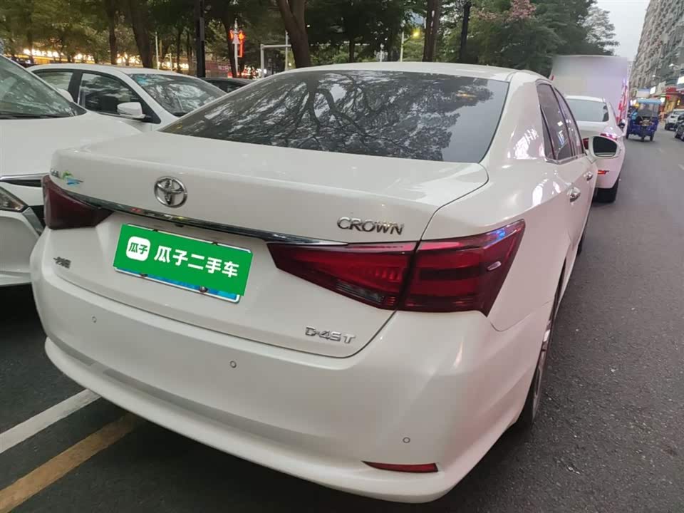 Toyota crown