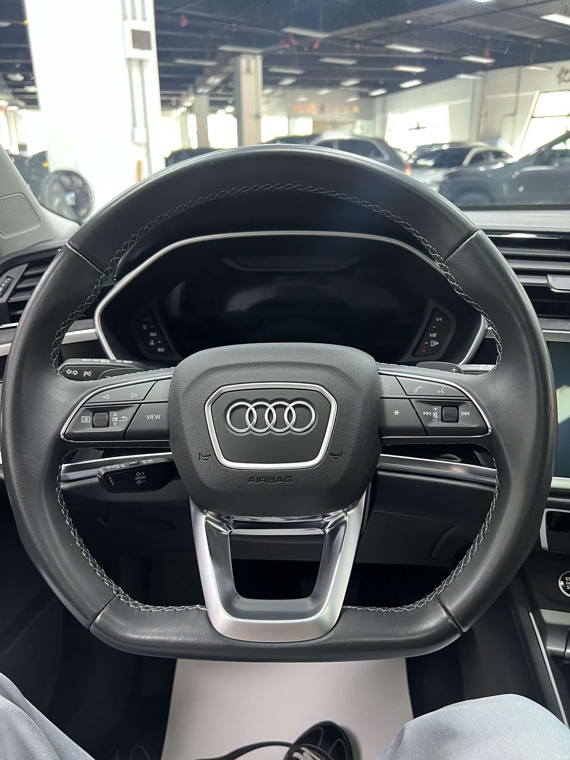 Audi Q3, 2023 10