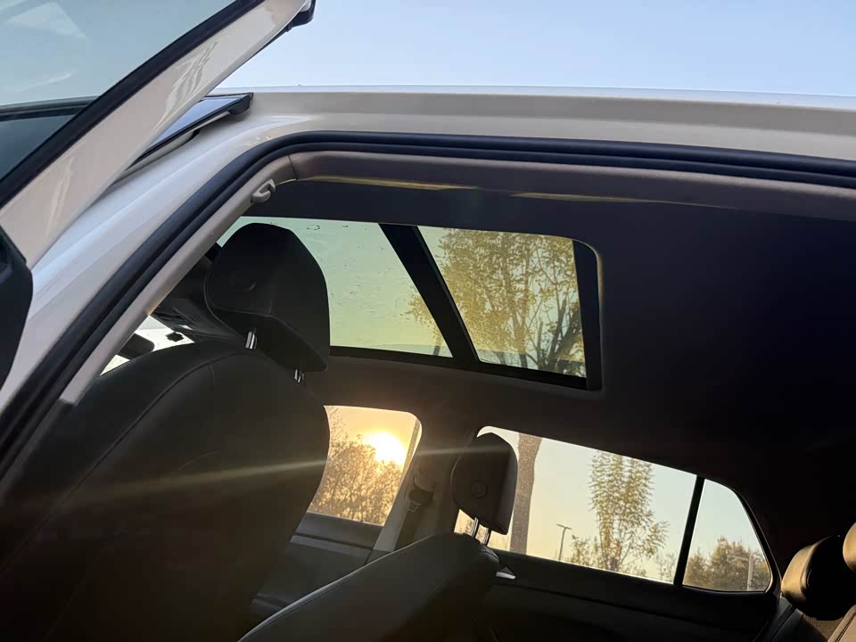 Volkswagen Exploring the shadow