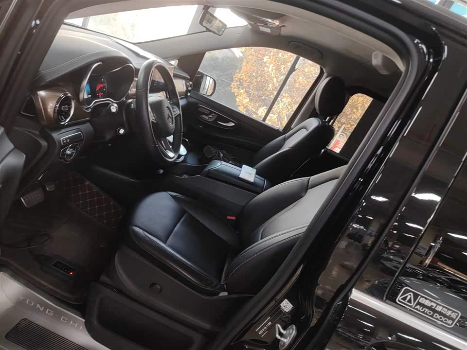 Mercedes-Benz V-class