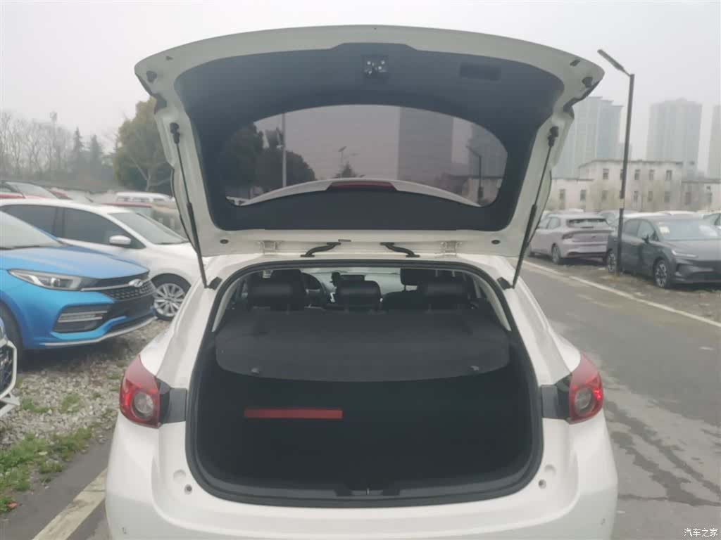 Mazda Mazda3, 2016 15